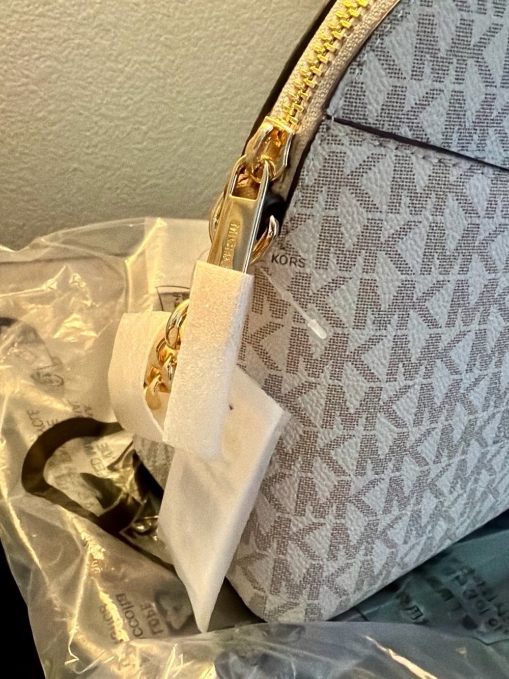 Michael Kors Light Gray Signature MK Crossbody with Gold Hardware - Picture 4 of 6